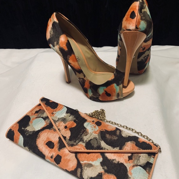 ALDO opened toe pumps with matching clutch - Picture 3 of 5